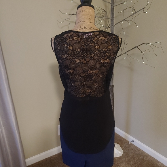 Romeo & Juliet Sleeveless Lace Bib Front Top - Picture 5 of 12